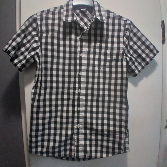 Black and white button collared shirt - Picture 4 of 5
